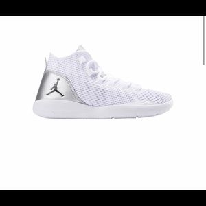 Jordan Reveal metallic silver